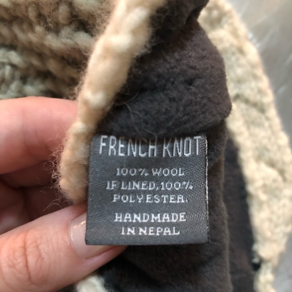 Flapper-Style Knit Hat - Picture 4 of 4